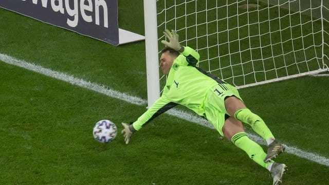 Torwart Manuel Neuer ist bei der EM sicher dabei.