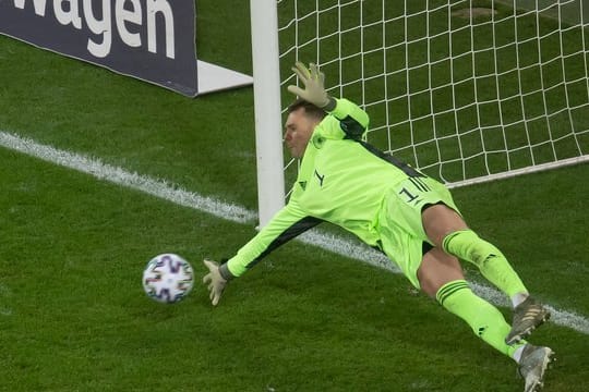 Torwart Manuel Neuer ist bei der EM sicher dabei.