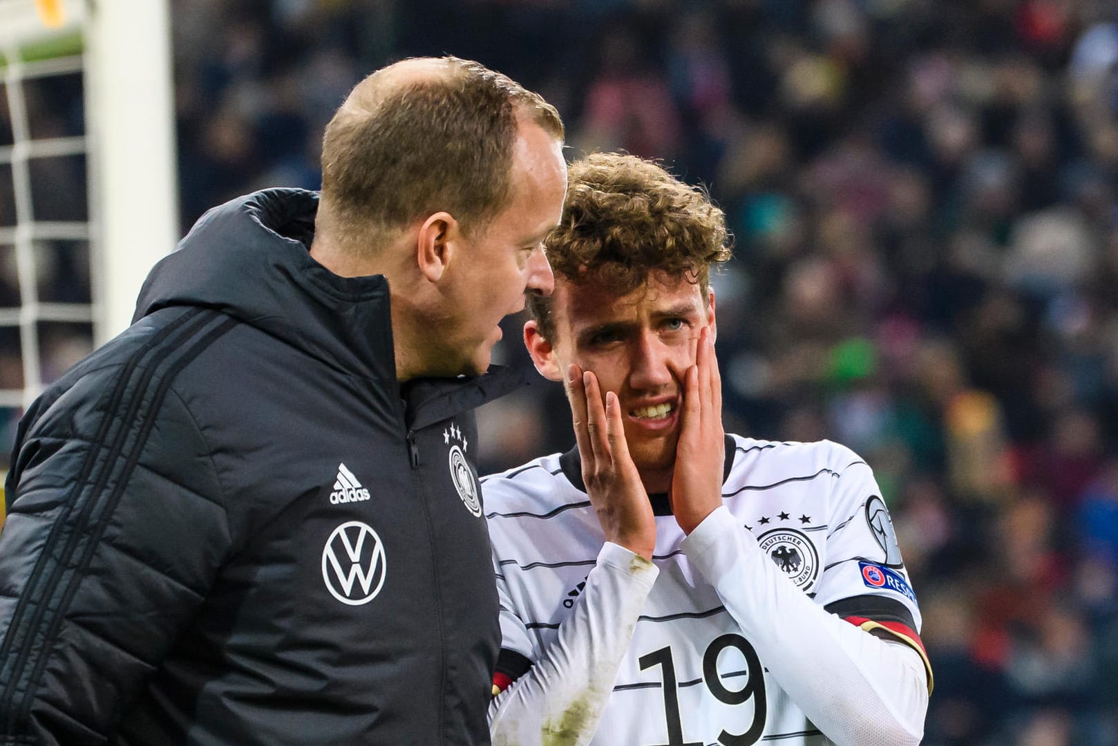 Stieß im Spiel gegen Weißrussland mit dem Torhüter der Gegner zusammen: Freiburgs Nationalspieler Luca Waldschmidt.