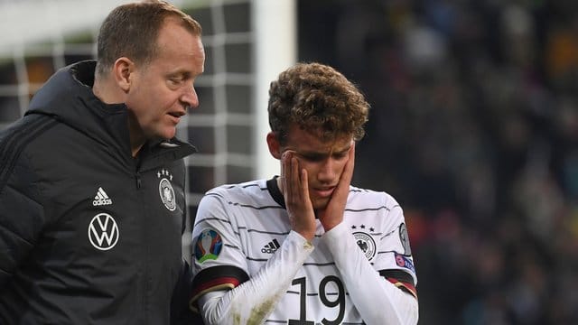 Luca Waldschmidt (r) fällt länger aus.