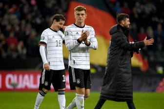 Toni Kroos (M) ist der Stabilisator im DFB-Mittelfeld.