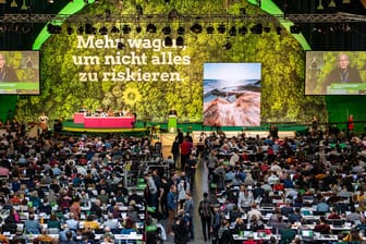 Bundesparteitag der Grünen in der Stadthalle in Bielefeld: Die Partei hat sich am Sonntag auf eine Reihe von Beschlüssen geeinigt.