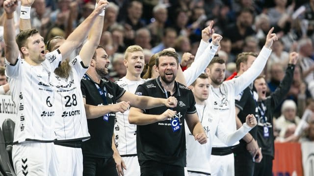 Der THW Kiel hat das Topspiel gegen Hannover-Burgdorf klar mit 32:23 gewonnen.