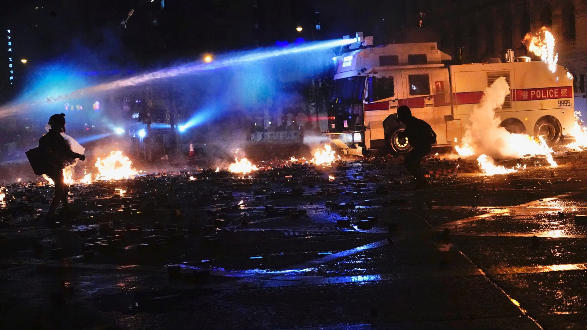 Proteste in Hongkong: Bei erneuten Zusammenstößen zwischen Demonstranten und der Polizei wurden erstmals auch viele Hochschulen zu Brennpunkten.