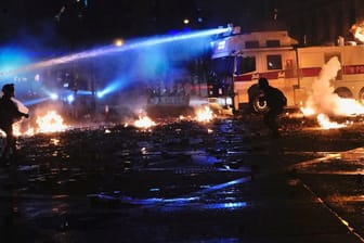 Proteste in Hongkong: Bei erneuten Zusammenstößen zwischen Demonstranten und der Polizei wurden erstmals auch viele Hochschulen zu Brennpunkten.