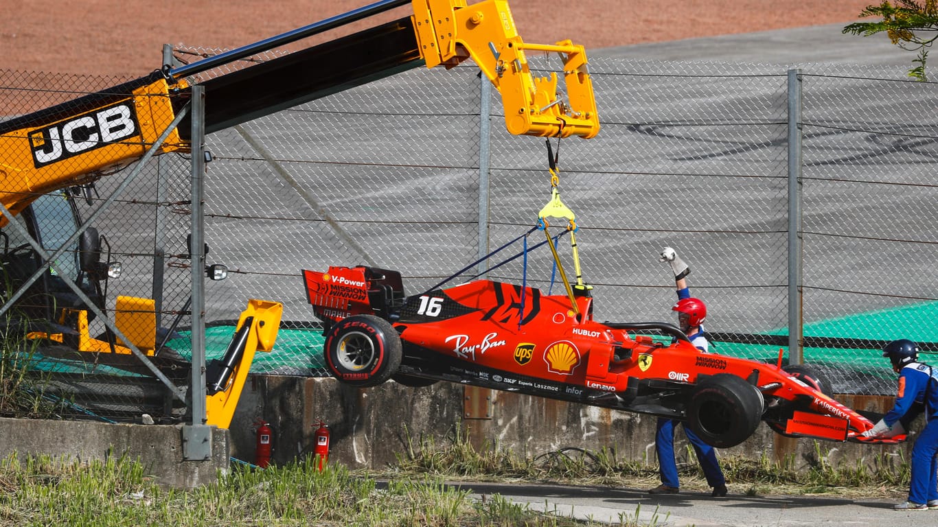 Beim Großen Preis von Brasilien kam es zwischen den Ferrari-Piloten Sebastian Vettel und Charles Leclerc fünf Runden vor Schluss zur Kollision. Während Ferrari sich selbst zerstörte, triumphierte Verstappen. t-online.de hat die internationalen Pressestimen zum Ferrari-Crash zusammengestellt.