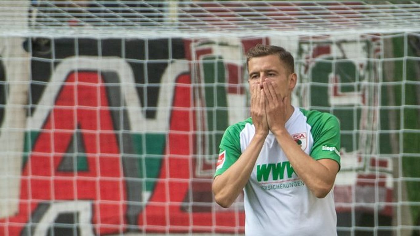 Der FC Augsburg muss vorerst auf Alfred Finnbogason verzichten.