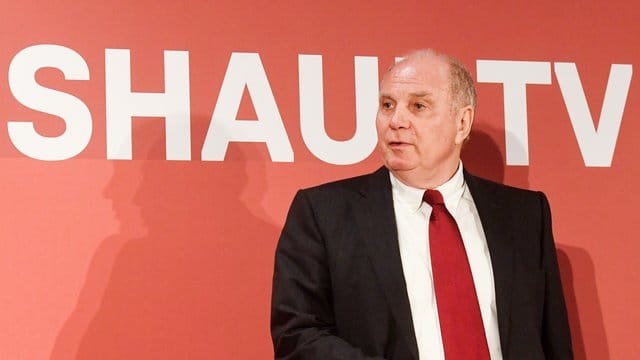 Uli Hoeneß wurde von Erzgebirge Aue ins Stadion eingeladen.