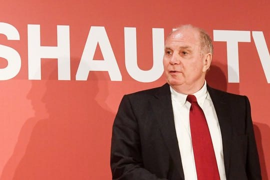 Uli Hoeneß wurde von Erzgebirge Aue ins Stadion eingeladen.