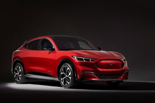 Ford Mustang MachE: Der für 2020 geplante Ford Mustang heißt "MachE" und soll mit einer Aufladung des 75 kWh Elektromotor rund 450 Kilometer fahren.