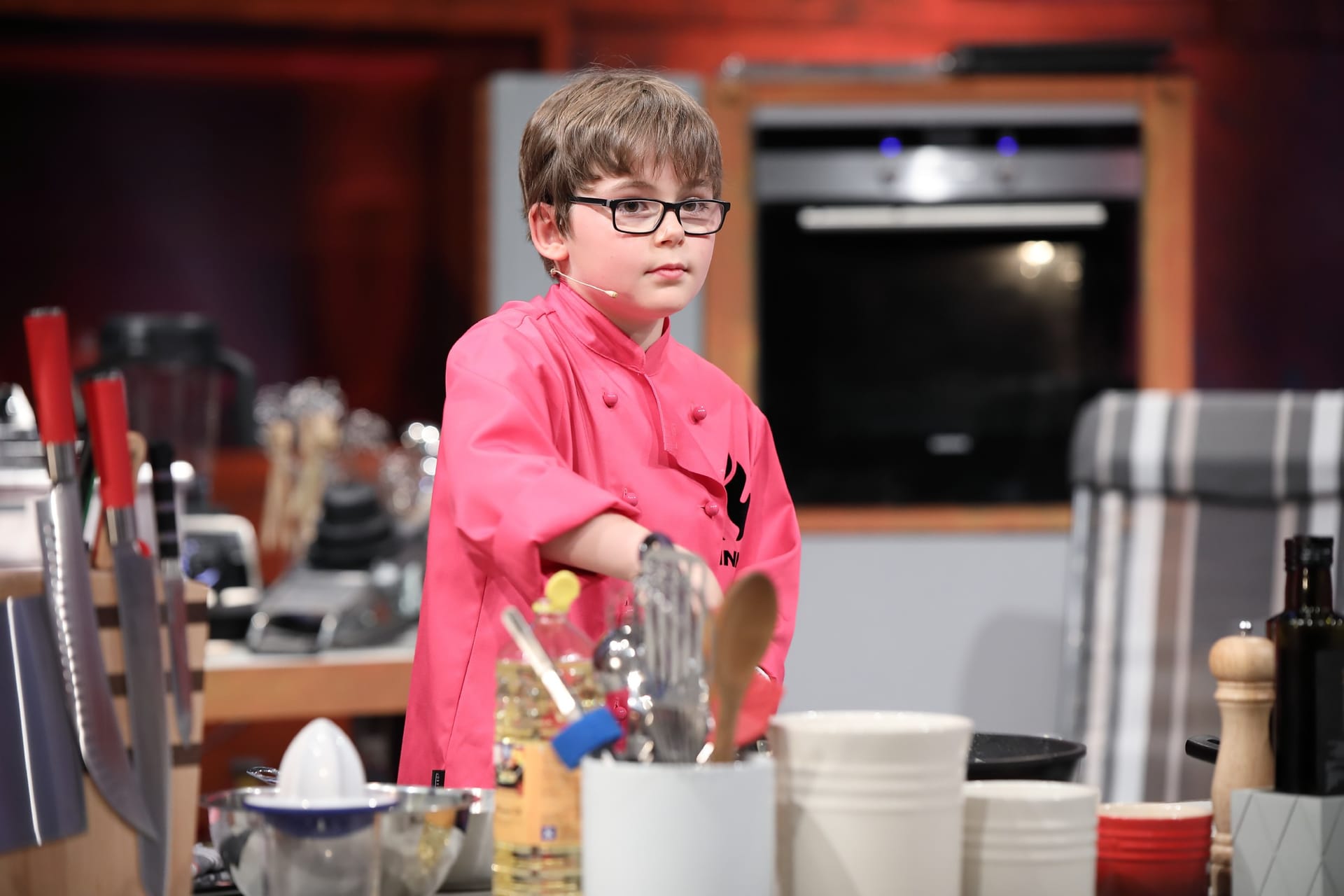Dreikäsehoch Finn: Der Zehnjährige sorgte für Lacher und einen hohen Unterhaltungswert beim Kids-Special von "Grill den Henssler"