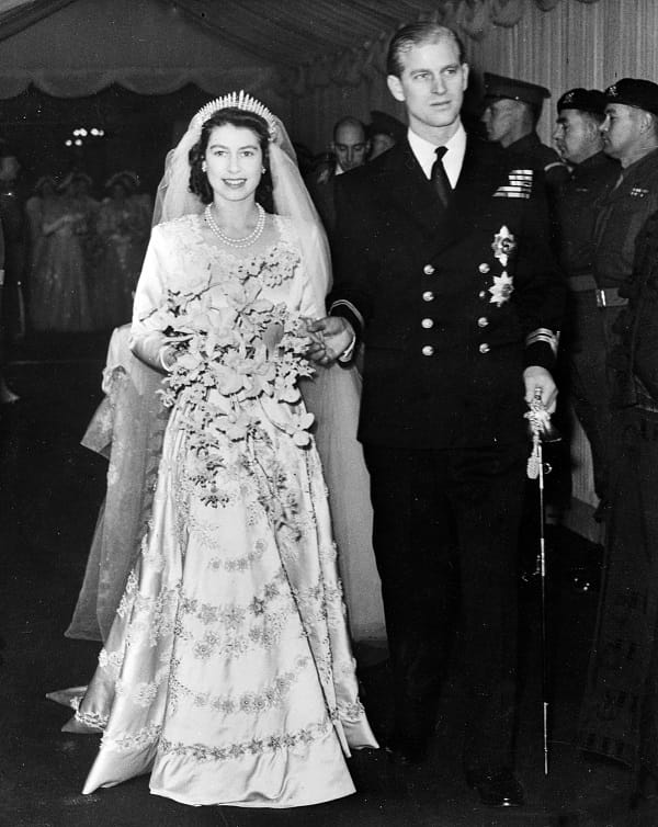 Prinzessin Elizabeth und Prinz Philip: Das Paar verlässt nach dem Jawort am 20. November 1947 die Westminster Abbey in London.