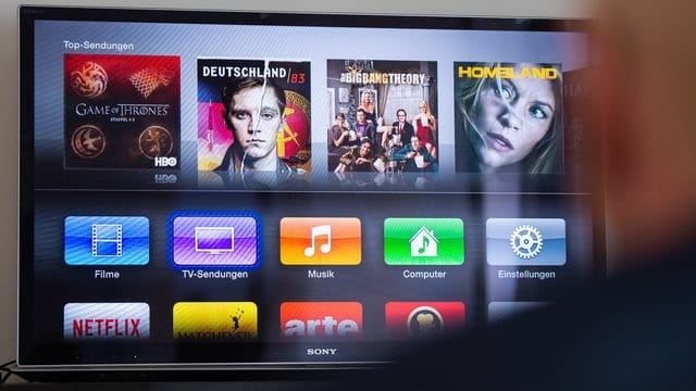 Apps auf einem Fernseher: Wer einen neuen Fernseher kauft, sollte sich mit der passenden Software beschäftigen.