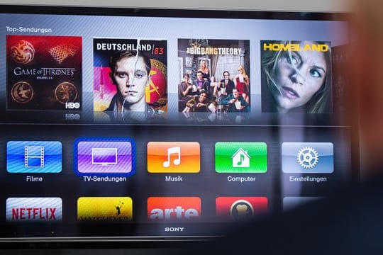 Apps auf einem Fernseher: Wer einen neuen Fernseher kauft, sollte sich mit der passenden Software beschäftigen.