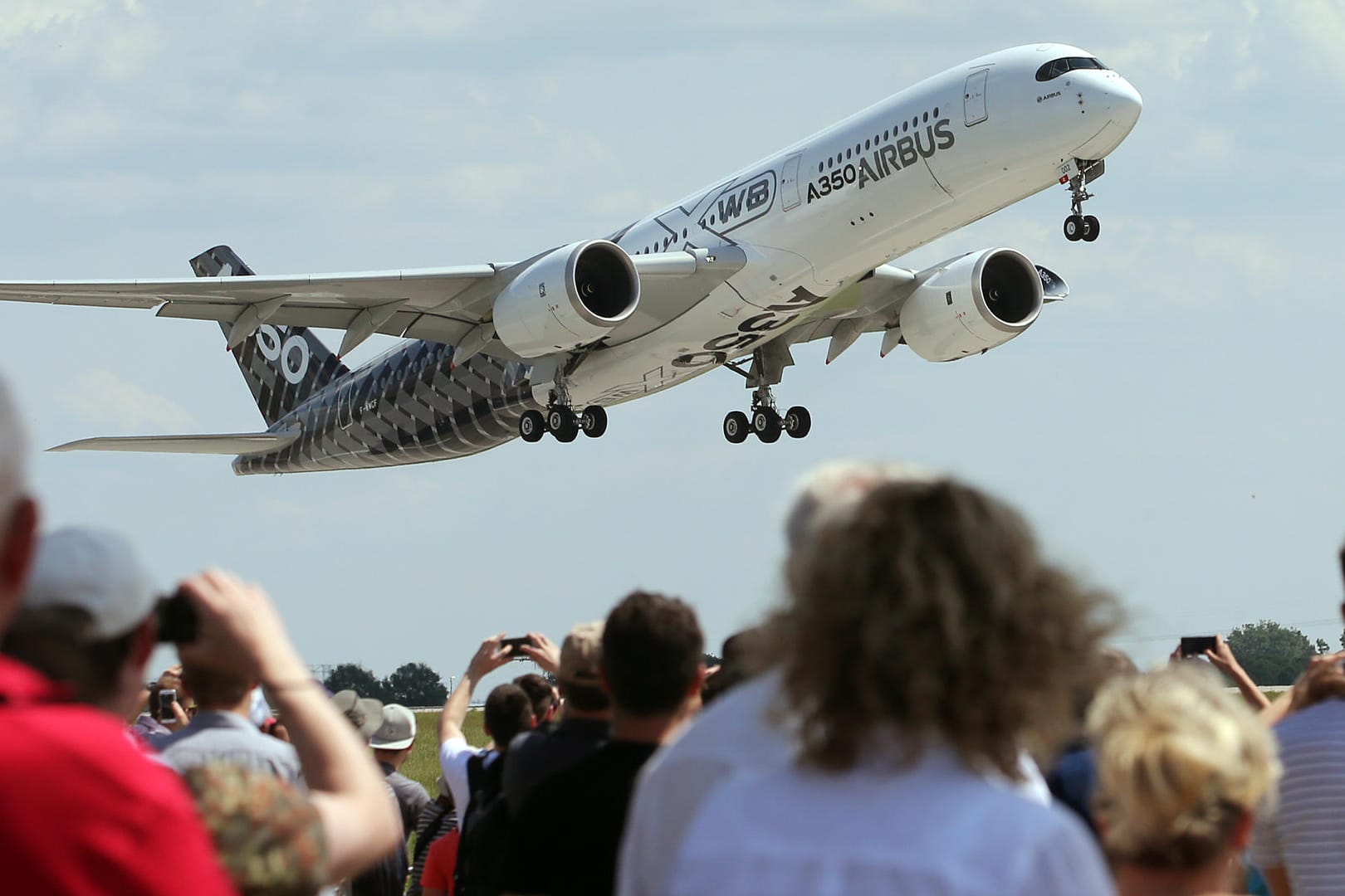 Airbus A350: Die Airline Emirates kauft über 50 Jets des Flugzeugbauers Airbus. Airbus A350: Die Airline Emirates kauft über 50 Jets des Flugzeugbauers Airbus.