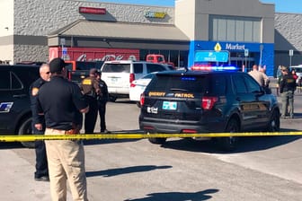 Parkplatz des Walmart-Supermarktes in Oklahoma: Bei ein Schusswaffenangriff starben drei Menschen.