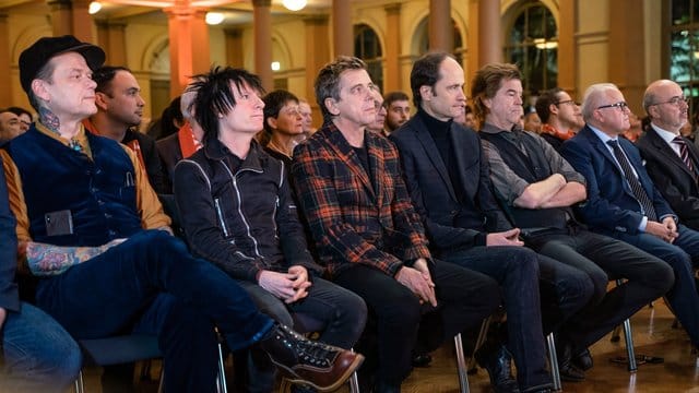 Die Band Die Toten Hosen wurden mit dem Julius-Hirsch-Preis 2019 ausgezeichnet. Die Band Die Toten Hosen wurden mit dem Julius-Hirsch-Preis 2019 ausgezeichnet.