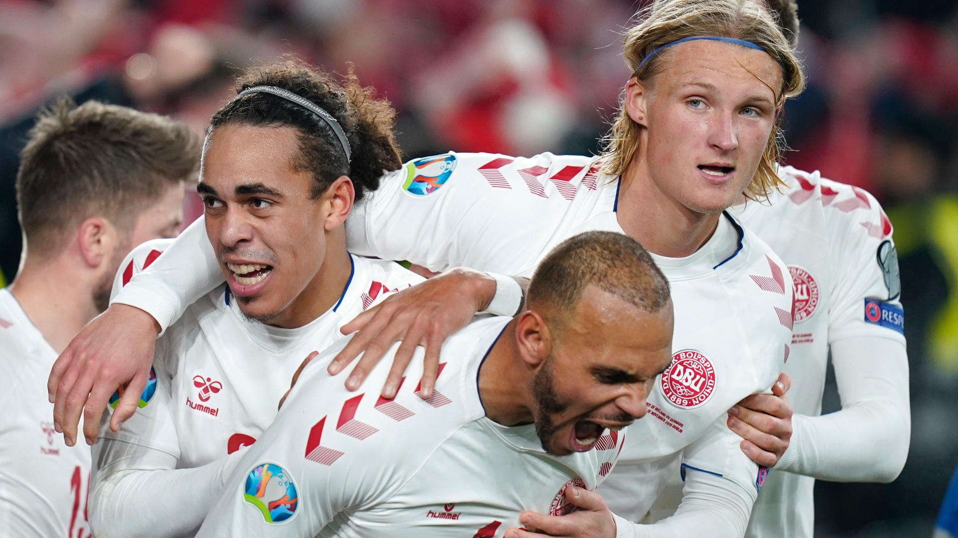 Jubel bei den Dänen um Yussuf Poulsen, Martin Braithwaite und Kasper Dolberg.