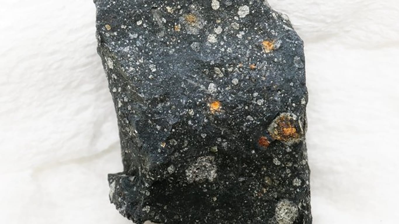 Ein Fragment des Murchison Meteoriten.