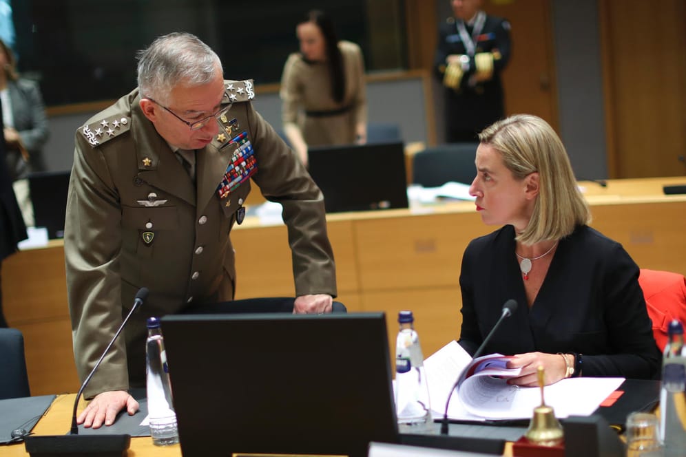 Federica Mogherini und General Claudio Graziano: Die EU distanzierte sich von der Entscheidung der USA.