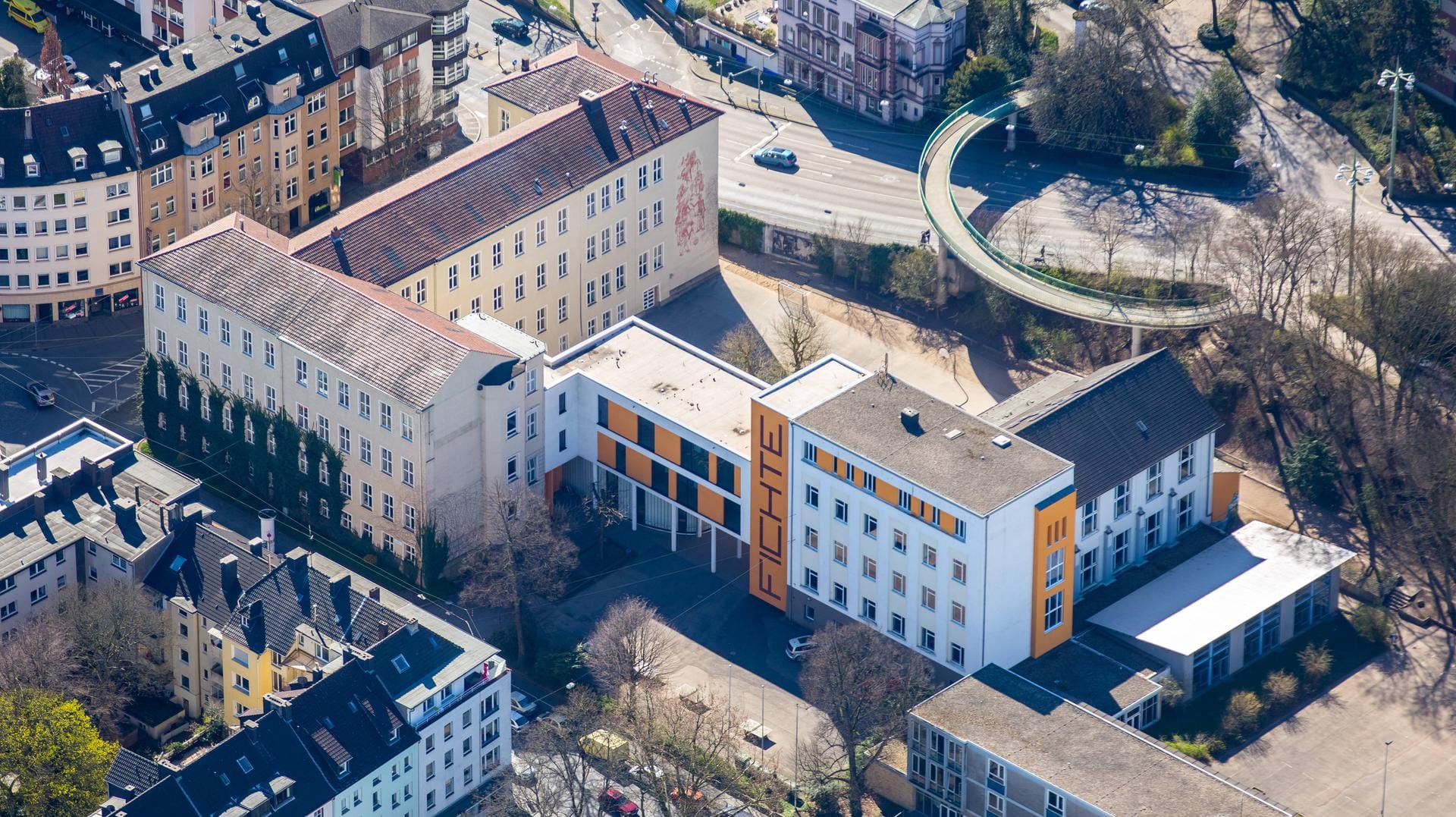 Das Fichte Gymnasium in Hagen aus der Luft.