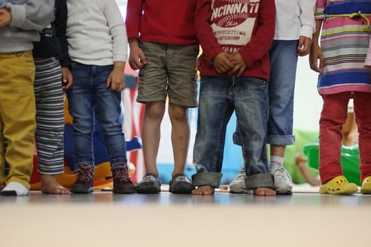 Die Zahl der von Armut gefährdeten Kinder ist leicht gesunken, bei von Gewalt und Vernachlässigung gefährdeten gibt es jedoch einen Anstieg.