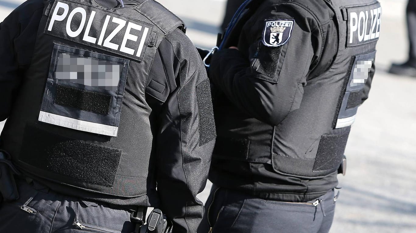 Bewaffnete Einsatzkräfte mit schusssicheren Westen: In Berlin wurde ein Terrorverdächtiger festgenommen. (Symbolfoto)