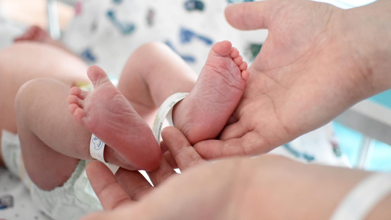 Füße eines Neugeborenen: Ein chinesischer Wissenschaftler hat die ersten genmanipulierten Babys geschaffen.