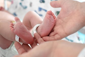 Füße eines Neugeborenen: Ein chinesischer Wissenschaftler hat die ersten genmanipulierten Babys geschaffen.