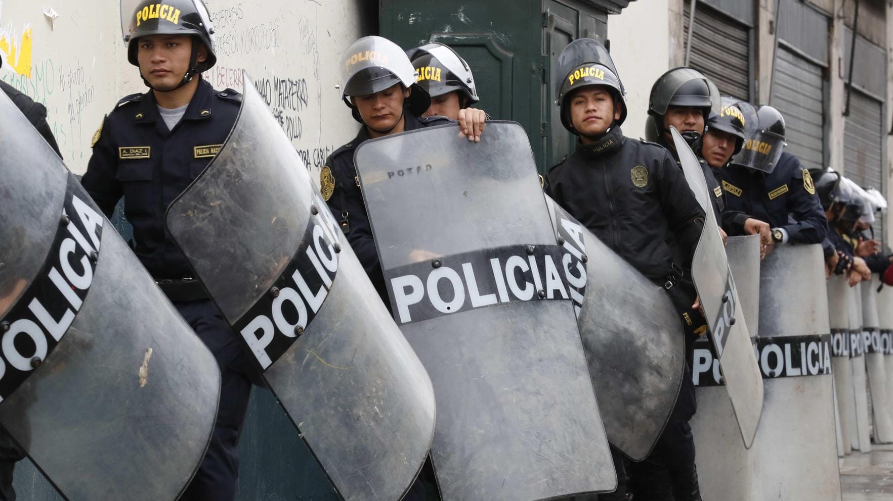 Mussten beim Pokalspiel einschreiten: Die peruanische Polizei. Mussten beim Pokalspiel einschreiten: Die peruanische Polizei.