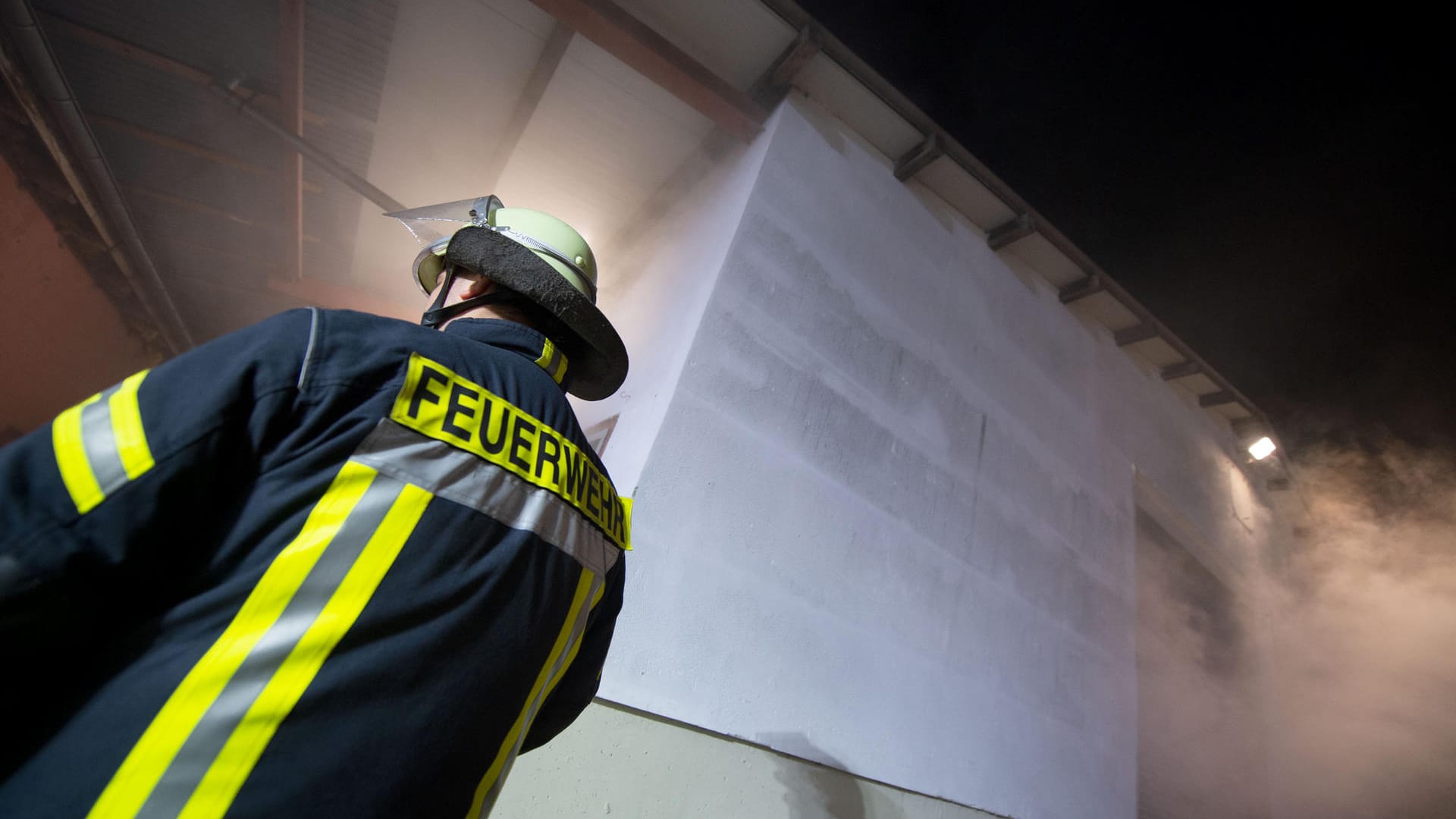 Feuerwehrmann im Einsatz: Der Beruf des Feuerwehrmanns ist anspruchsvoll.