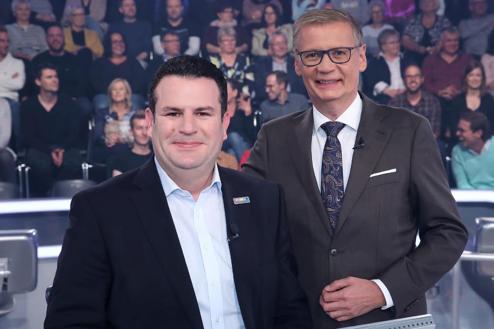 Promi-Special bei "Wer wird Millionär?": Moderator Günther Jauch mit Hubertus Heil im RTL-Studio.