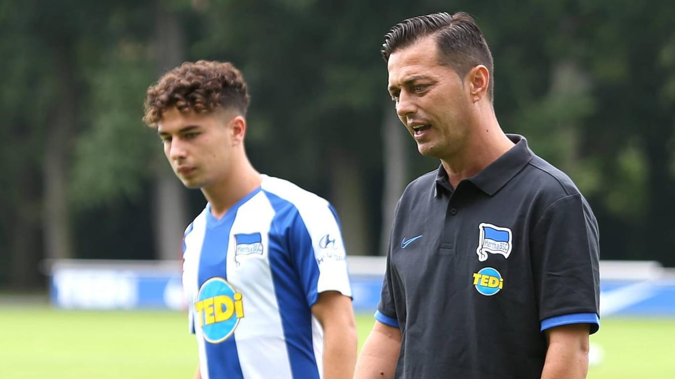 Ante Covic (r.) kennt die aktuelle Lage von Jugendspielern nicht nur als Trainer aus erster Hand. Sein Sohn Maurice (l.) spielt bei Hertha BSC.