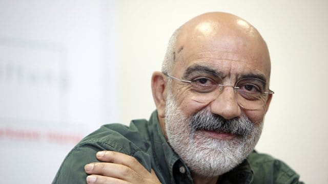 Wieder in Haft: Der türkische Journalist und Autor Ahmet Altan 2009 in Leipzig. Wieder in Haft: Der türkische Journalist und Autor Ahmet Altan 2009 in Leipzig.