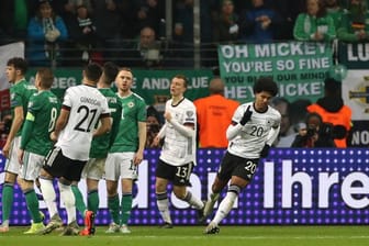 Steuerte drei Tore zum DFB-Sieg gegen Nordirland bei: Bayern-Profi Serge Gnabry (r).
