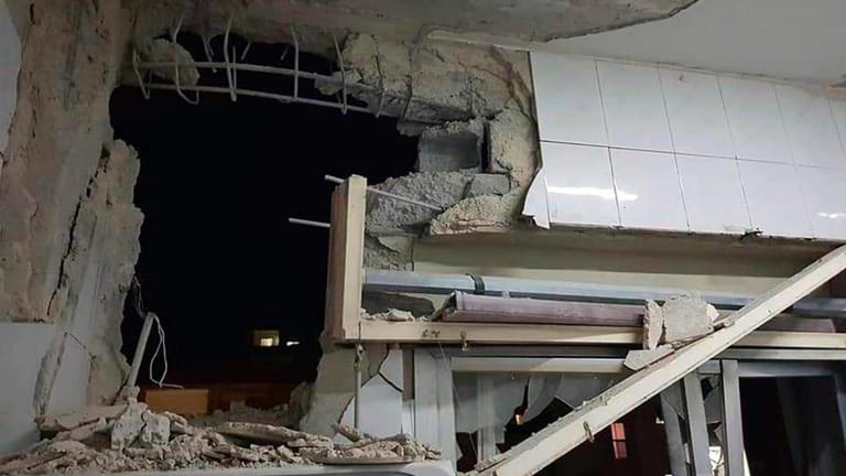 Ein beschädigtes Gebäude in Syrien nach einem israelischen Luftangriff: Israels Attacke gilt auch iranischen Milizen im Land.