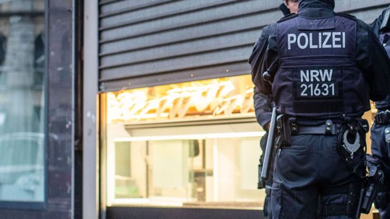 Das Landeskriminalamt Nordrhein-Westfalen und die Staatsanwaltschaft Düsseldorf sind gegen eine "international agierende kriminelle Vereinigung" vorgegangen.