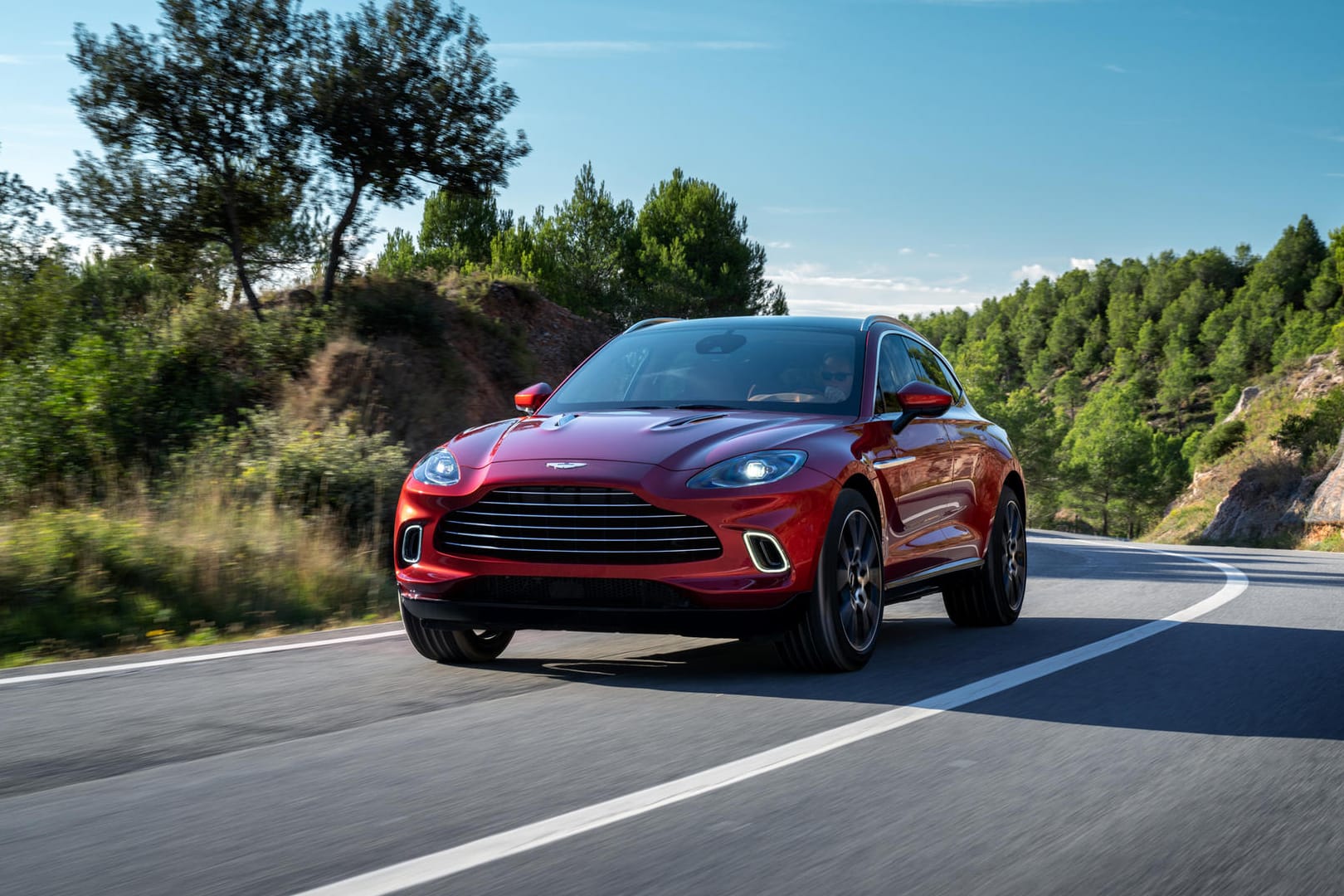 Der DBX von Aston Martin: Sportlich geschnitten, aber doch ein Geländewagen.