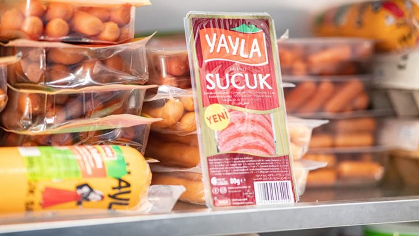 Yayla ist ein Hersteller von Fleischprodukten, die gemäß islamischen Vorgaben hergestellt wurden, also "halal" sind.