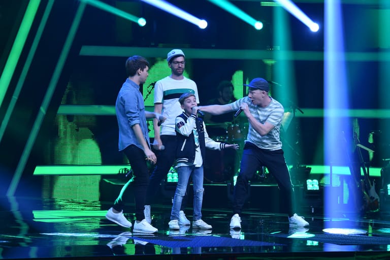Flo, Lukas und DJ Markus Paul überraschten den elfjährigen Xaver in den Blind Auditions von "The Voice Kids".
