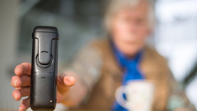 Seniorin und Telefon Seniorin und Telefon