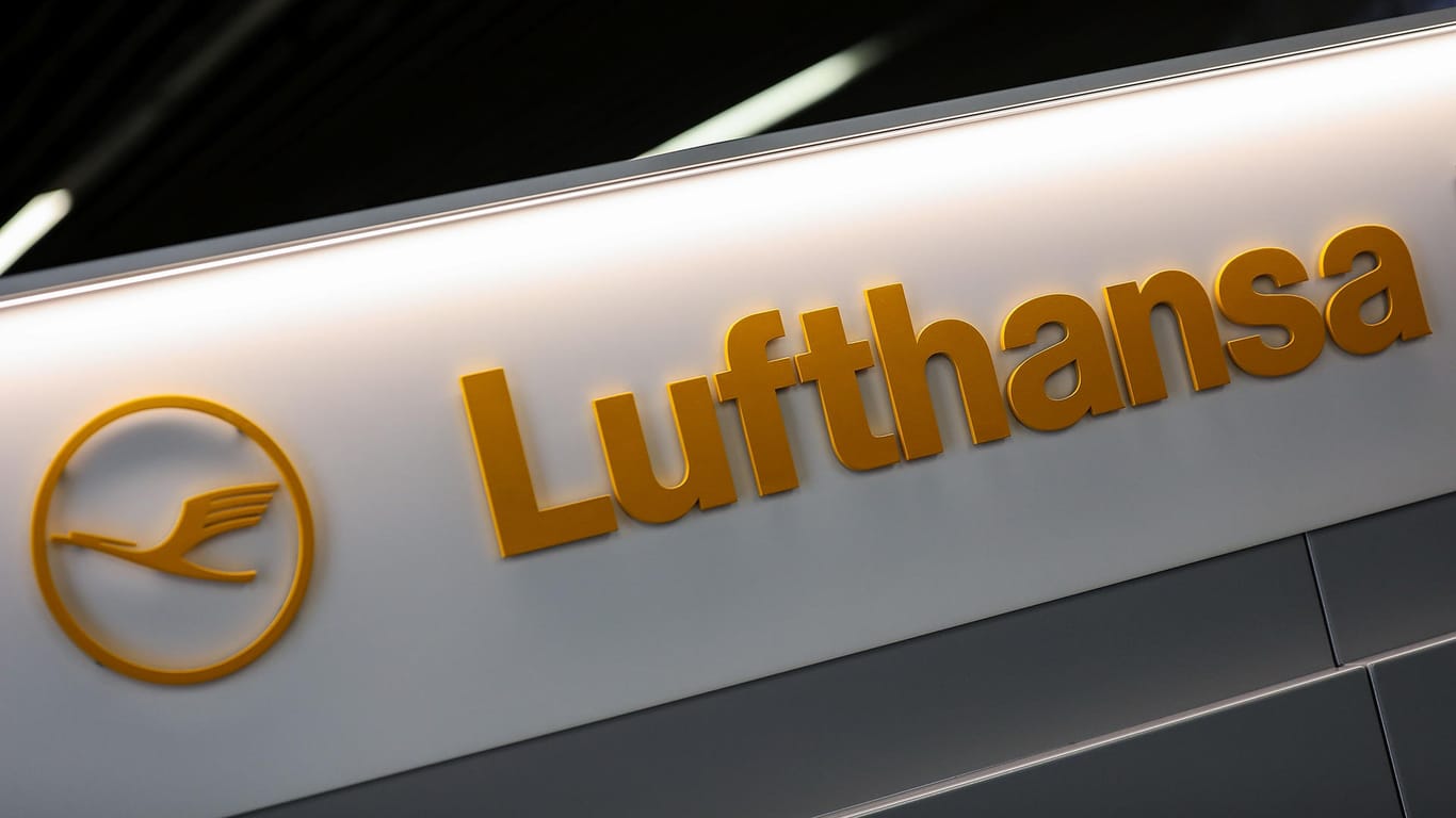 Lufthansa-Logo: Im Tarifstreik setzt die Gewerkschaft nun eine neue Frist für den Fluganbieter.