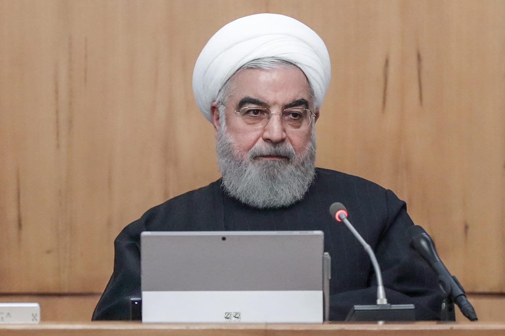 Hassan Ruhani, Präsident des Iran, bei einer Kabinettssitzung: Kritiker werfen der Regierung vor, die wahren Opferzahlen zu vertuschen.