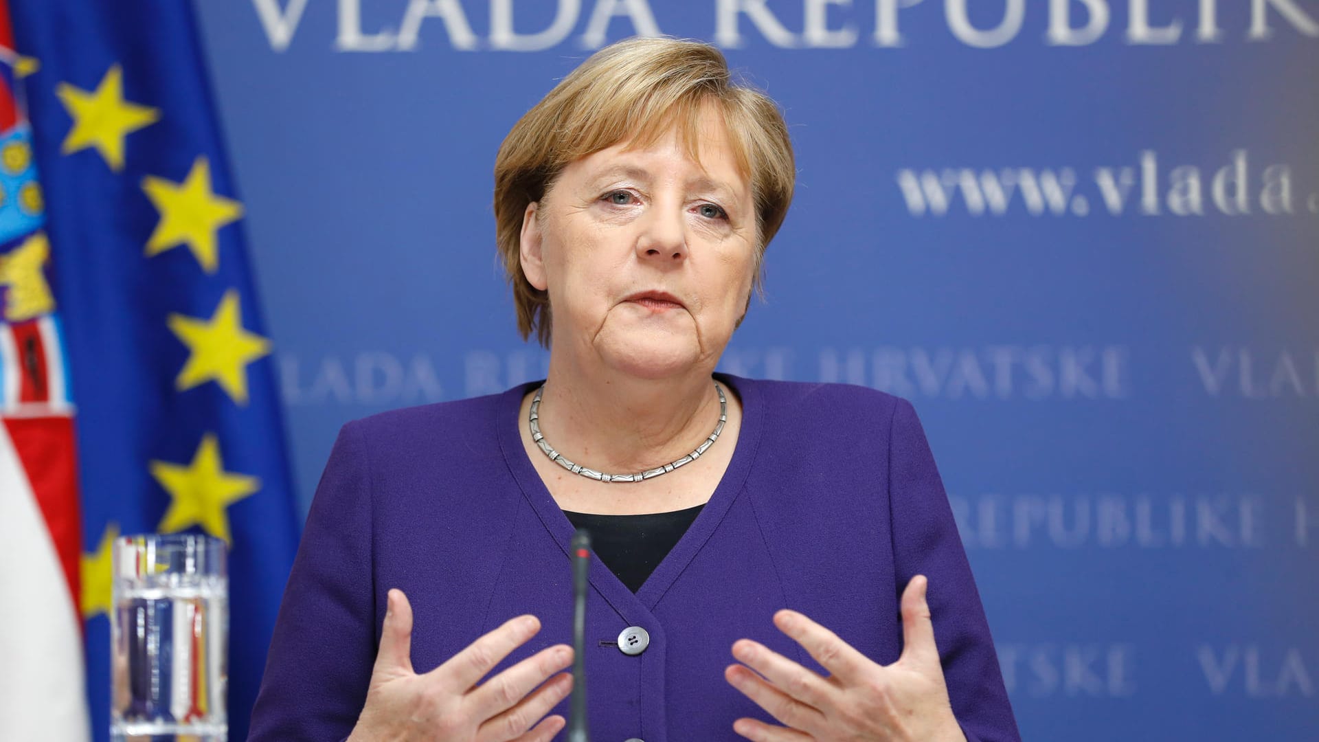 Angela Merkel spricht während einer gemeinsamen Pressekonferenz mit dem Ministerpräsidenten von Kroatien: Die Kanzlerin fand würdigende Worte für die Bemühungen Kroatiens, Teil der Schengenzone zu werden.