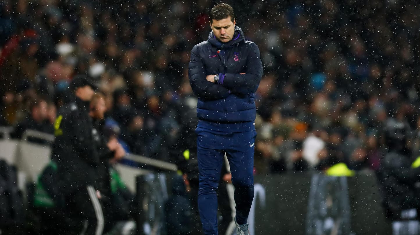 Gedankenversunken im Regen von Nord-London: Mauricio Pochettino während der Partie gegen Sheffield am Samstag.