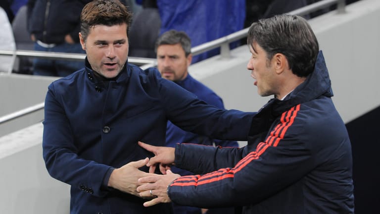 Noch gut gelaunt: Mauricio Pochettino (l.) Anfang Oktober vor dem Champions-League-Spiel gegen Bayern mit Niko Kovac. Am Ende verlor sein Team mit 2:7.