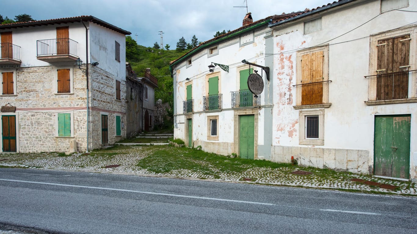 Ein verlassenes Dorf in Molise: Mehr als 100 Dörfer in der Region kommen auf weniger als 2.000 Einwohner. (Archivbild)