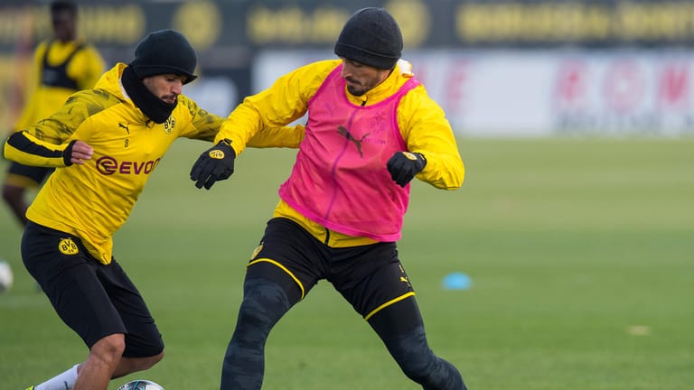Zweikampf zwischen Mahmoud Dahoud und Mats Hummels: Der BVB wird weiterhin von Puma ausgestattet.
