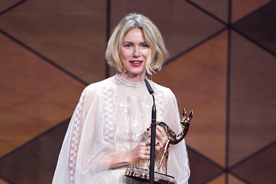 Naomi Watts erhält einen Bambi in der Kategorie "Schauspielerin International".