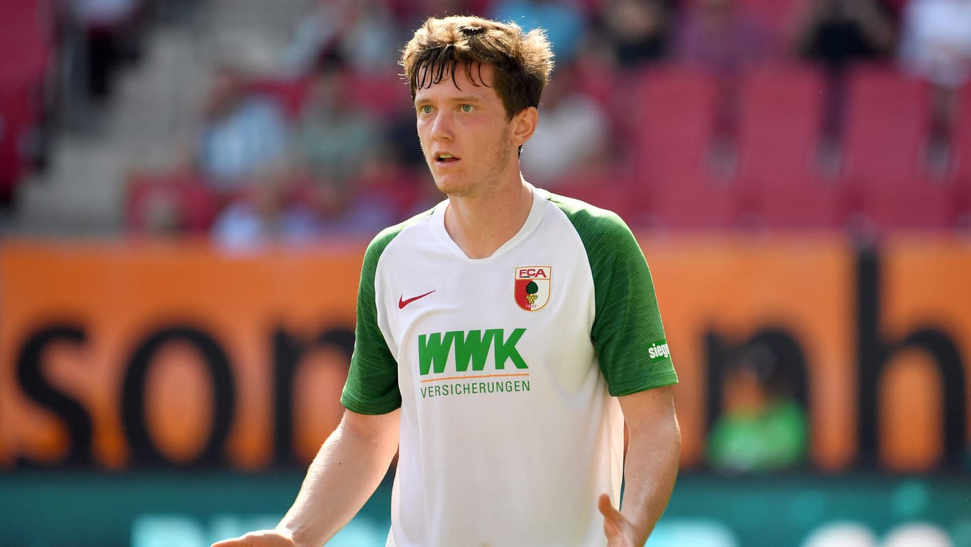 Wird am kommenden Wochenende nicht in der Bundesliga zum Einsatz kommen: Augsburgs Michael Gregoritsch.